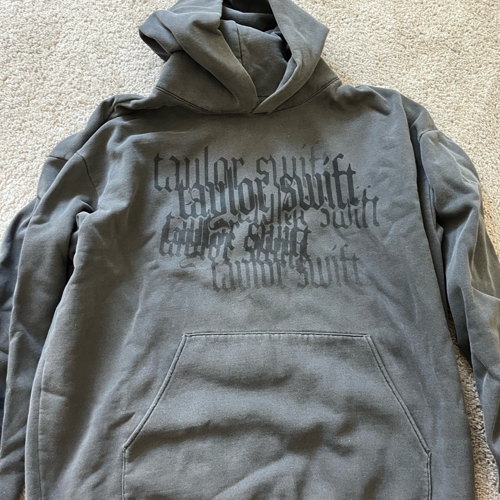 Official Taylor Swift Reputation size M/L Sweatshirt
